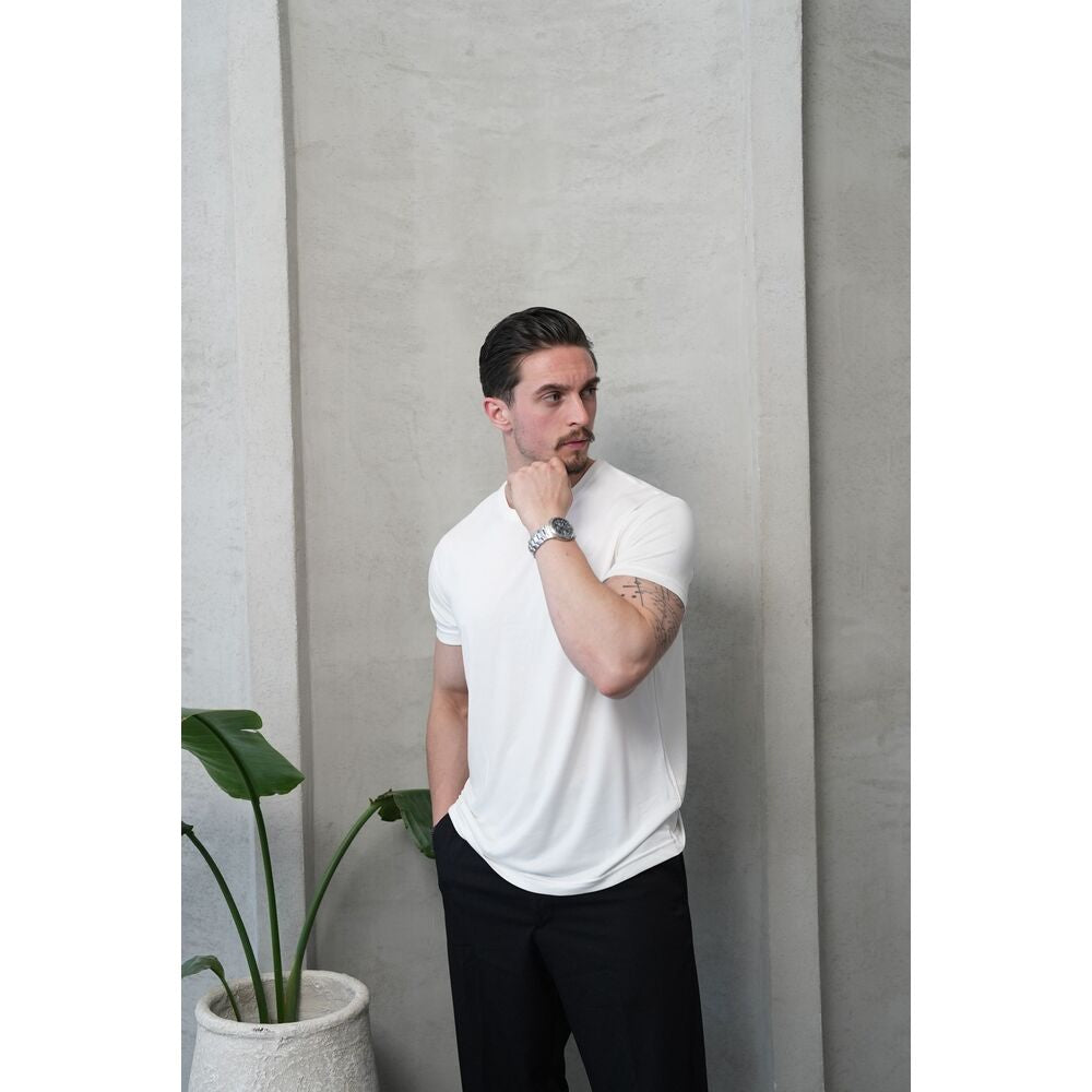 Beyaz Yarı Oversize Tişört