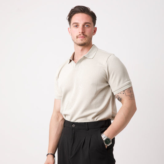 Bej Rengi Polo Yaka Düğmesiz Triko Tişört