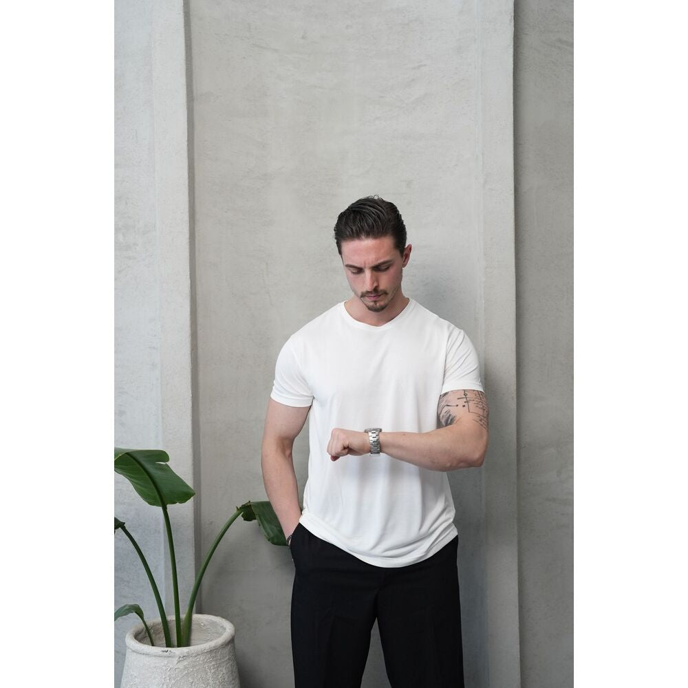 Beyaz Yarı Oversize Tişört