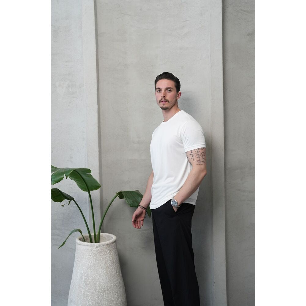 Beyaz Yarı Oversize Tişört